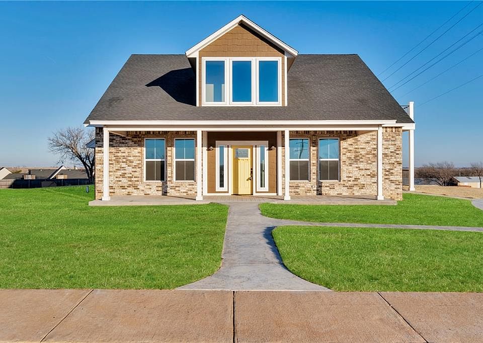 1st image of 114 Clubhouse Dr
