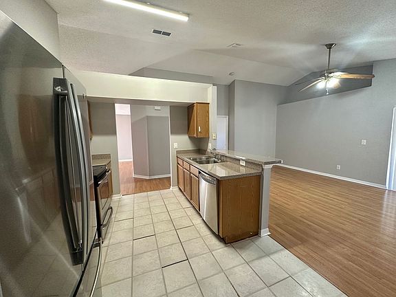 5th image of 13924 Valleybrooke Ln