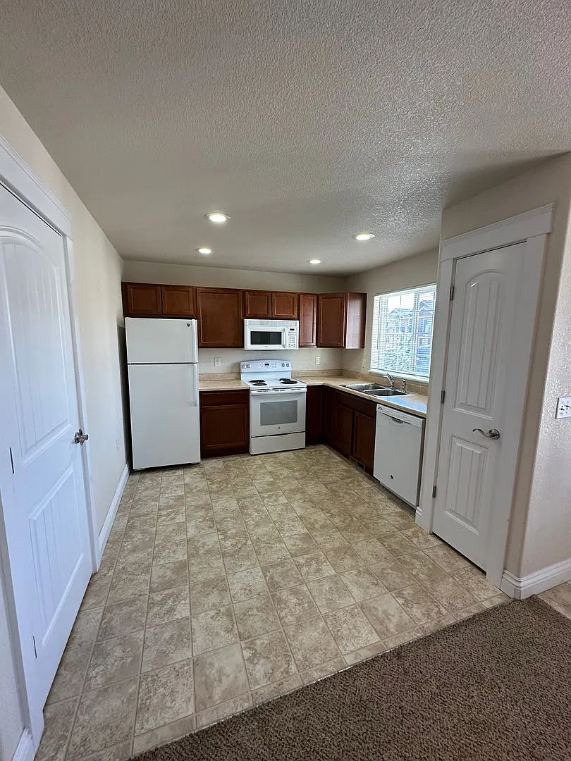 115 Montalto Bldg # 23 — Photo 4