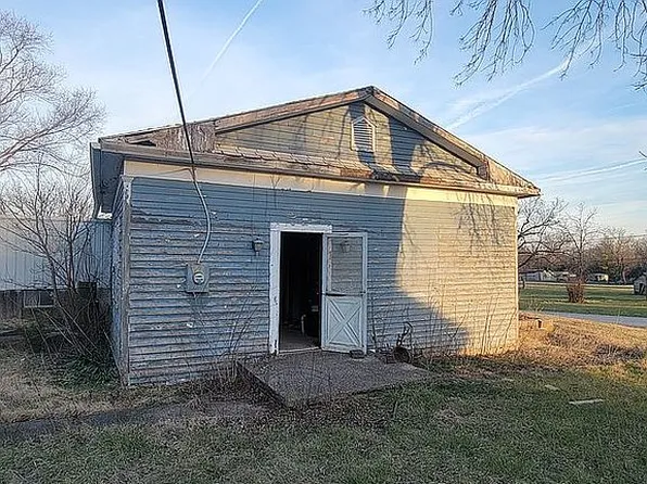 203 N 2nd St, Centerville, KS 66014