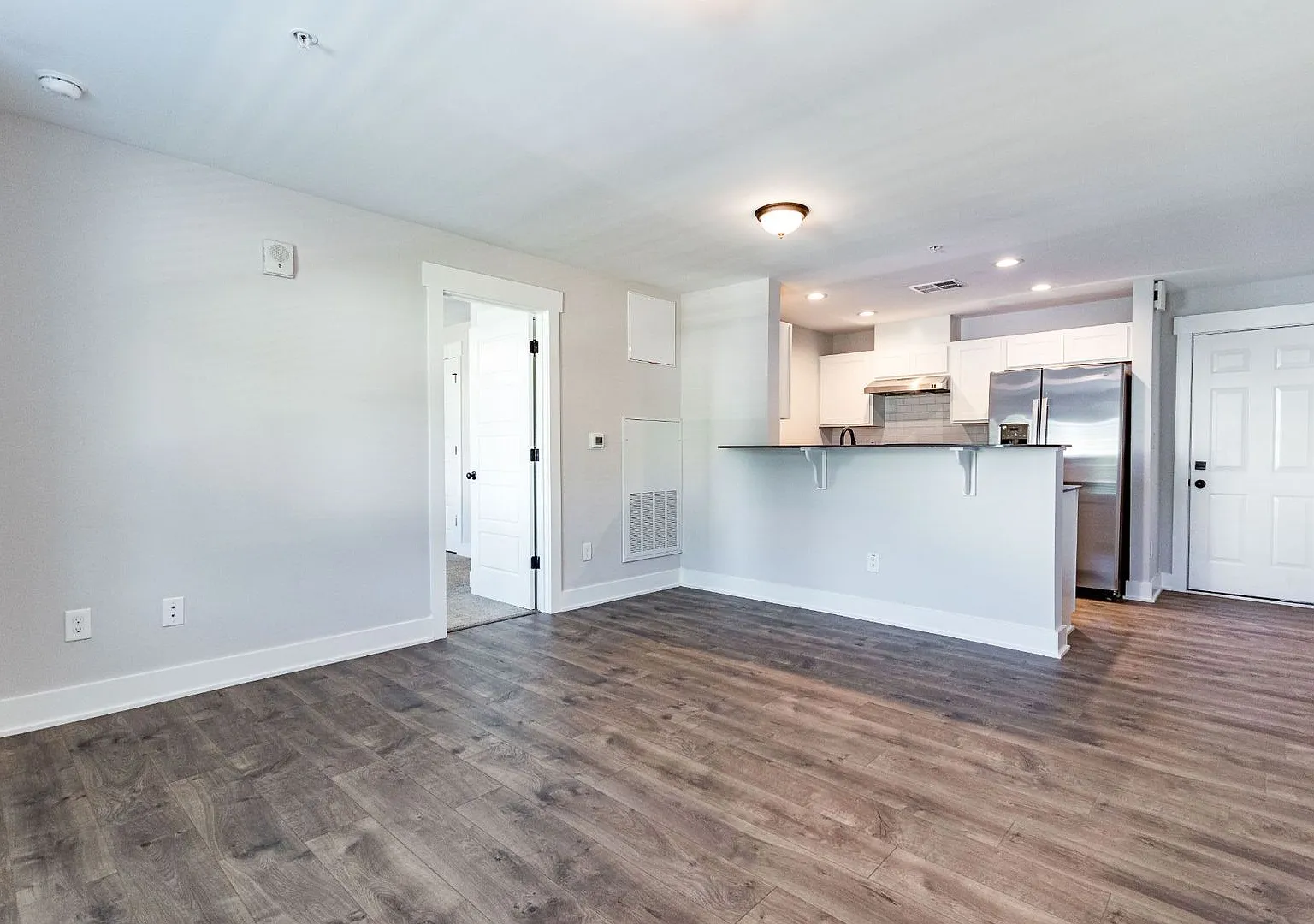 705 N O'Neil Street — Photo 2