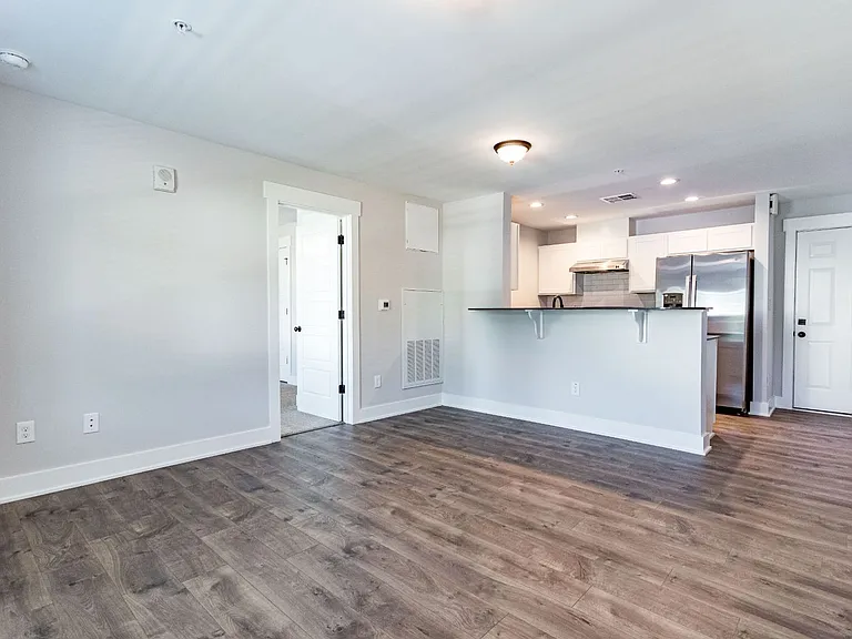 813 N O'Neil Street — Photo 2