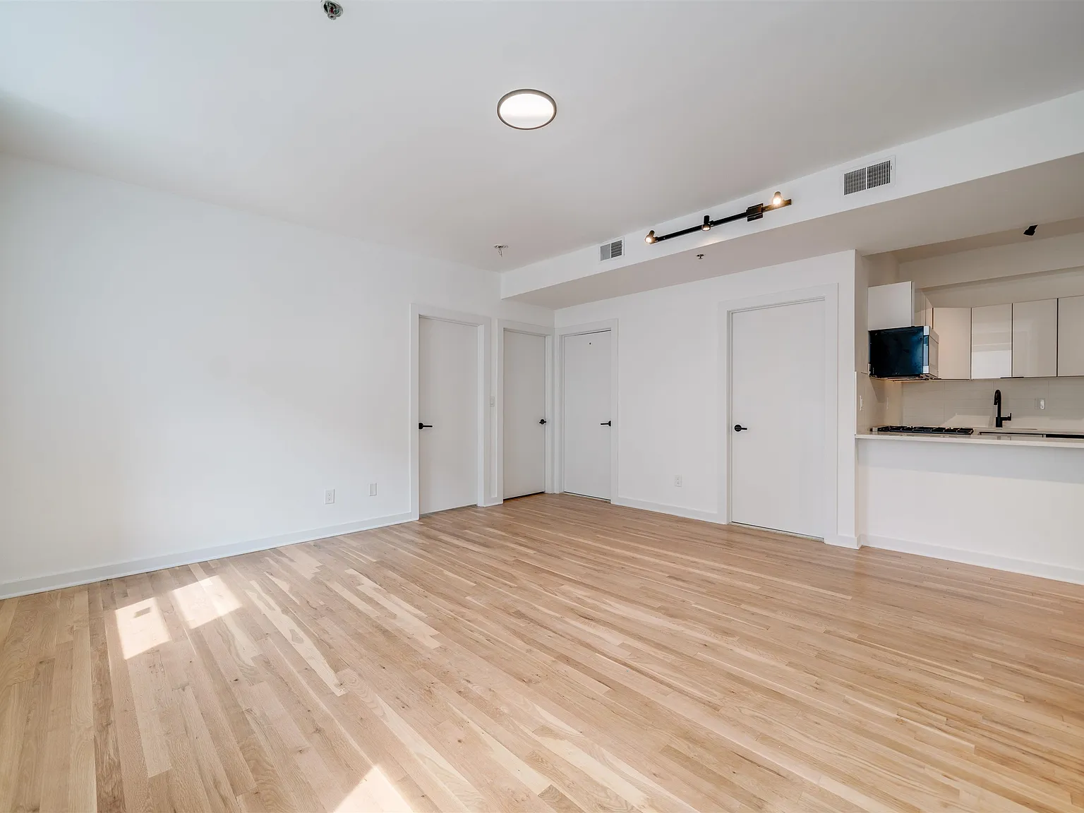 716 Madison St — Photo 4