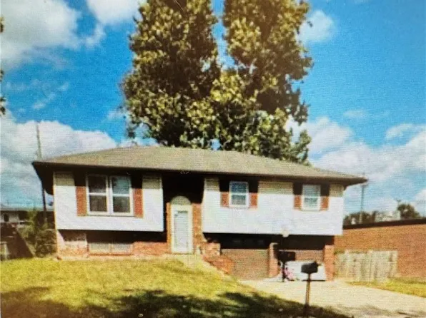 114 Fairlane St, Lansing, KS 66043