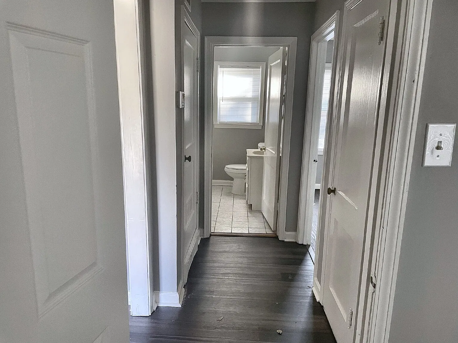 3 bed, 1.0 bath, 1051 sqft, $1,200 — Photo 4