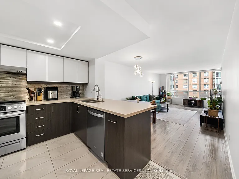 5785 Yonge St #601 — Photo 6