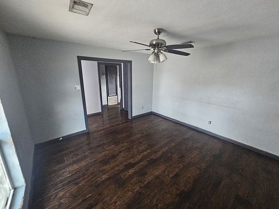 4th image of 644 W Ligustrum Blvd