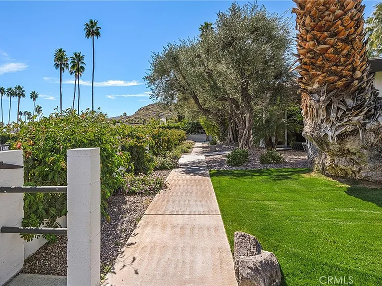5155 E Bobolink Ln — Photo 4