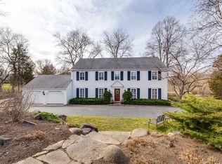 102 Carriage Rd, North Barrington, IL 60010