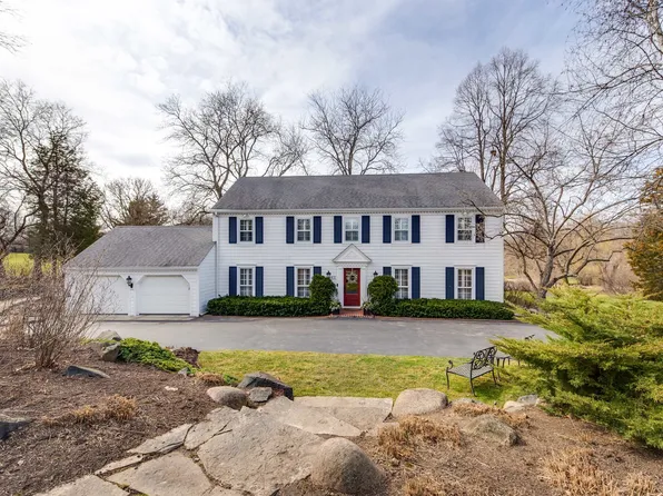 102 Carriage Rd, North Barrington, IL 60010