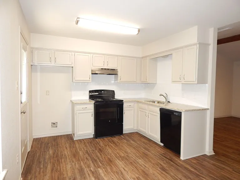 10074 Wooded Way — Photo 5