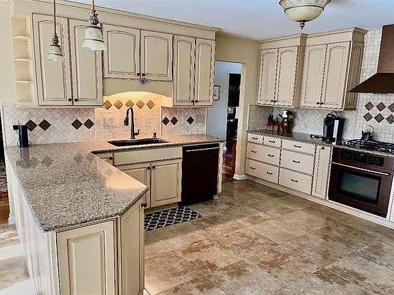 3rd image of 15 Shingle Mill Rd