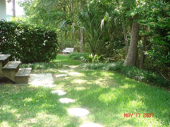 Beautifully Lanscaped Fenced Yard