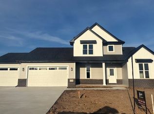 N1749 Waterlefe Dr, Greenville, WI 54942