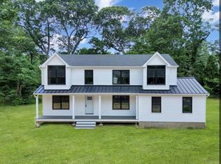 34 Huyler Rd, Setauket, NY 11733