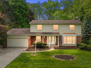 536 Rolling Rock Rd, Bloomfield Hills, MI 48304