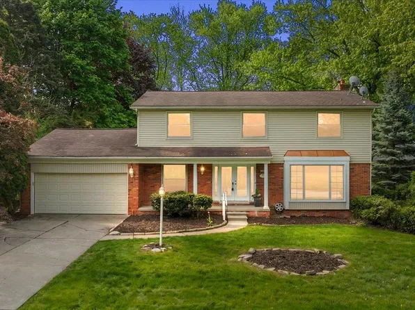 536 Rolling Rock Rd, Bloomfield Hills, MI 48304