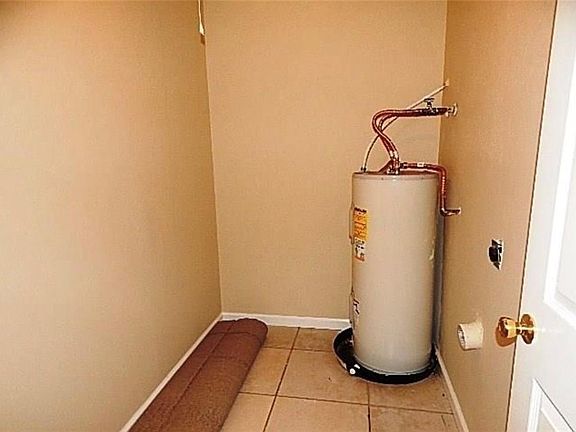 4th image of 7831-33 Arcadia Ln
