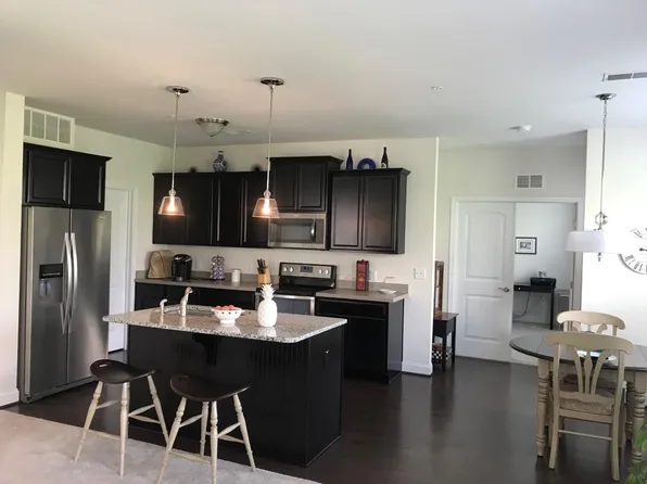 690 Whitetail Dr, Hummelstown, PA 17036