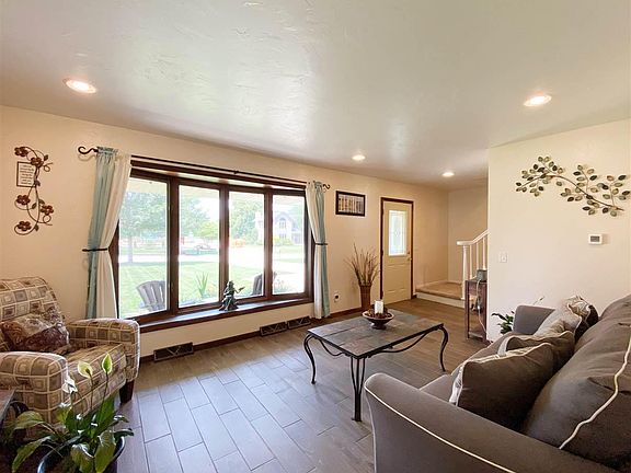 4th image of 1015 Ashbury Ct