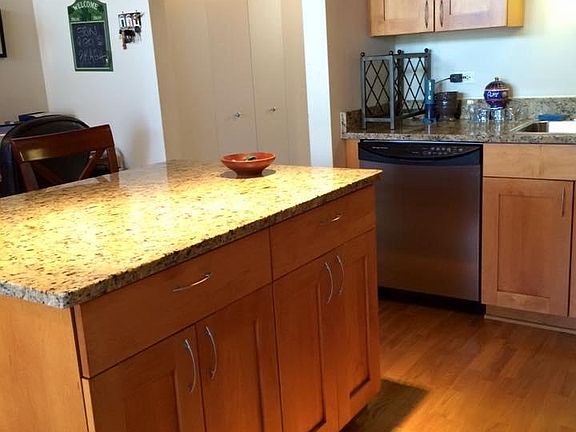 Granite countertops & stainless steel appliances