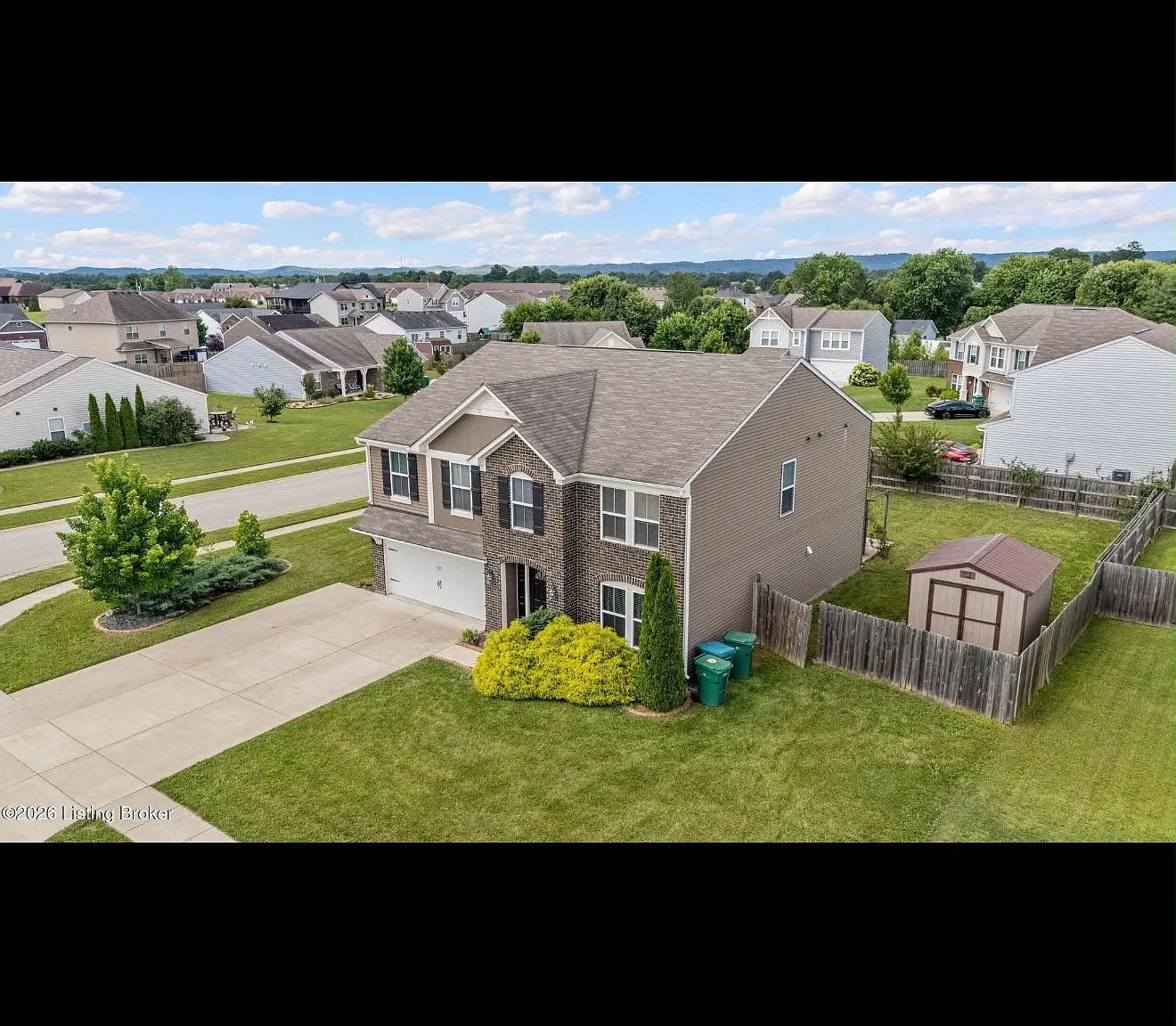 4 bed, 2.5 bath, 2830 sqft, $2,800 — Photo 2