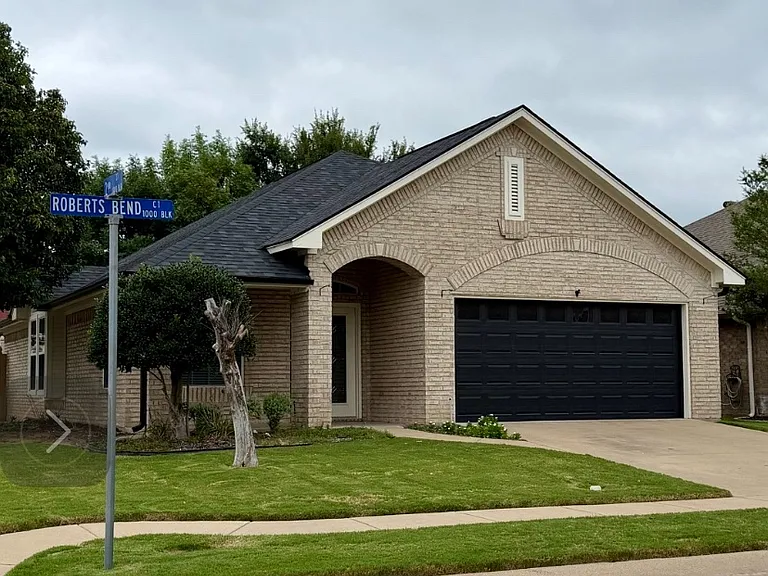 1001 Roberts Bend Ct — Photo 1