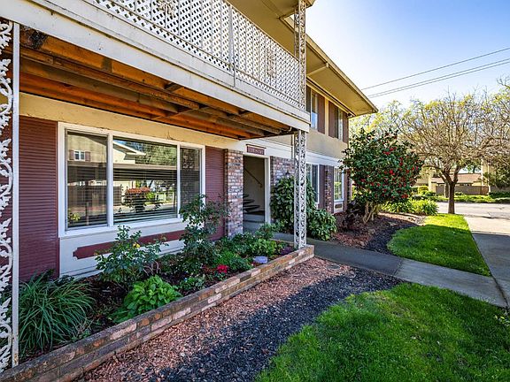 4th image of 300 stony point Road #139