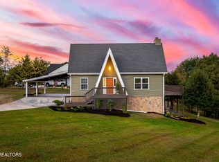 836 River Cliff Dr, Kodak, TN 37764