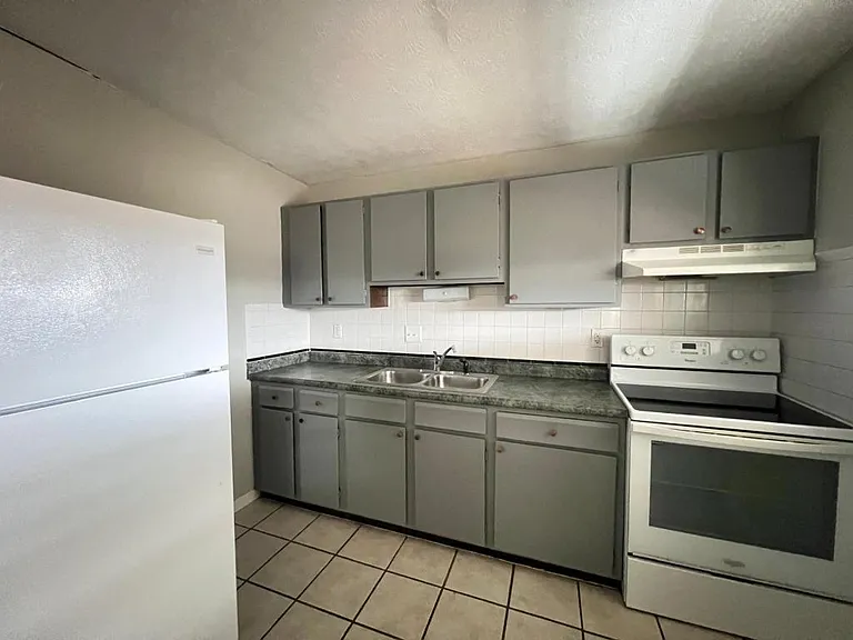 345 E 20th Ave #A — Photo 7
