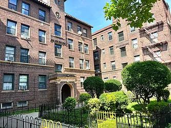62-64 Saunders Street