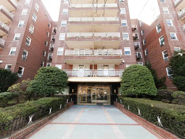 770 Ocean Parkway image 1 of 12