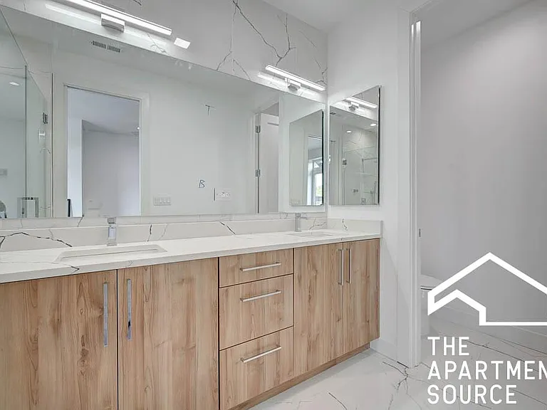 3010 W Belmont Ave #4 — Photo 7
