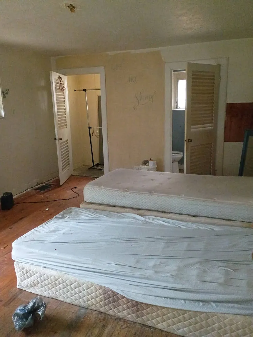 4 bed, $700 — Photo 1