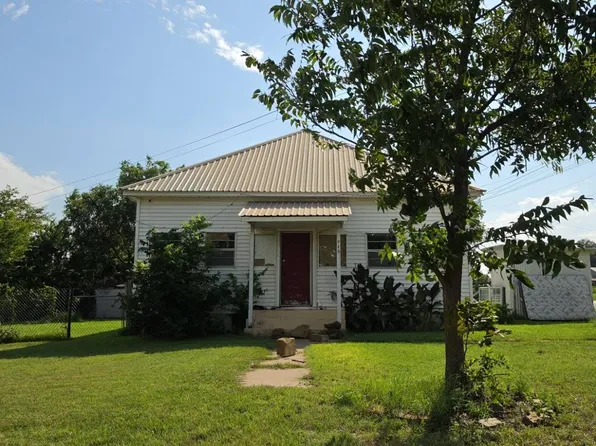 715 Hutchings St, Goldthwaite, TX 76844