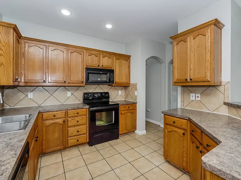 6357 Claire Dr — Photo 10
