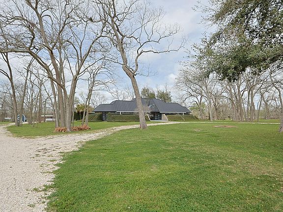 3rd image of 1504 Half Moon Dr