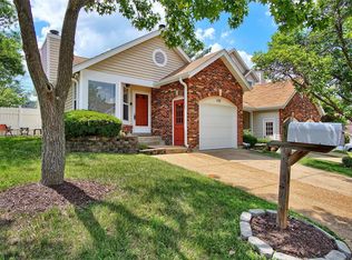 102 Cascade Circle Dr, Ballwin, MO 63021