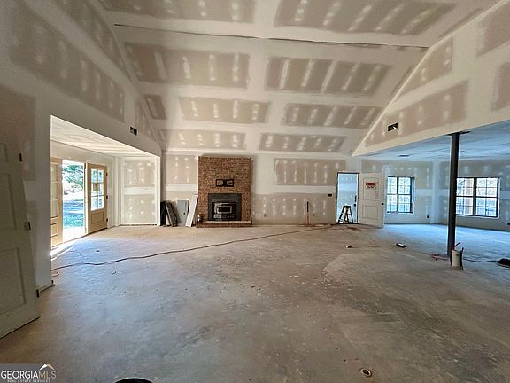 4th image of 190 Cedar Pond Rd