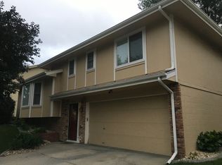 13955 Meadow Ridge Rd, Omaha, NE 68138