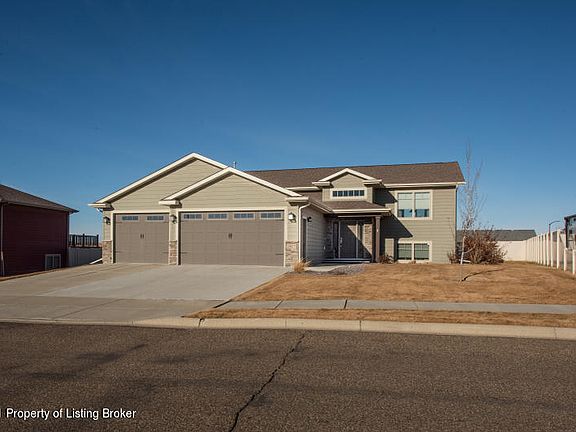 3rd image of 2877 Prairie Oak Dr