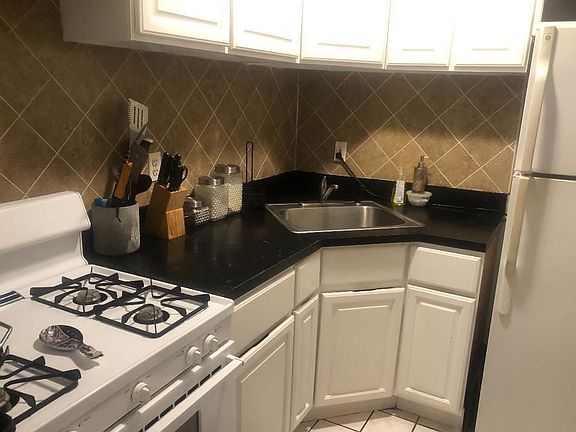 3rd image of 859 Herkimer St APT 3
