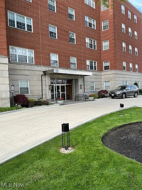 18975 Van Aken Blvd APT 407