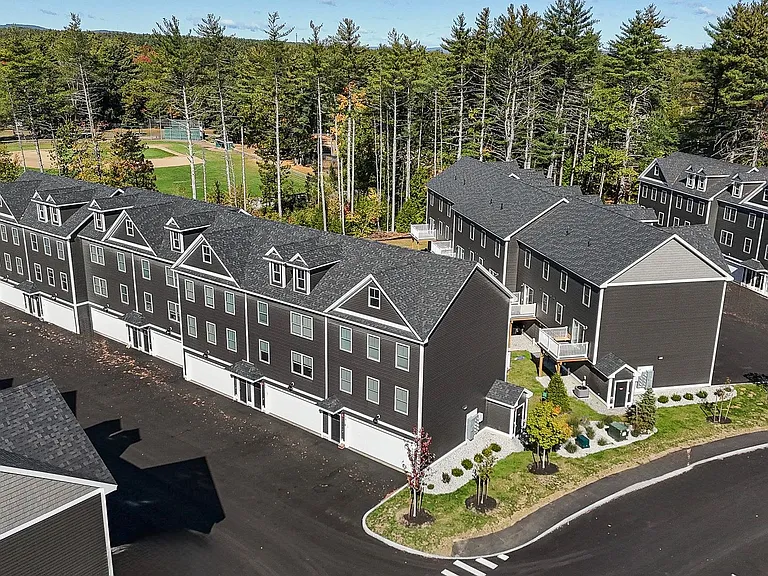 Bayberry Commons- 3 Bedroom 2.5 Bath Townhomes with 2 Car Garage — Photo 29