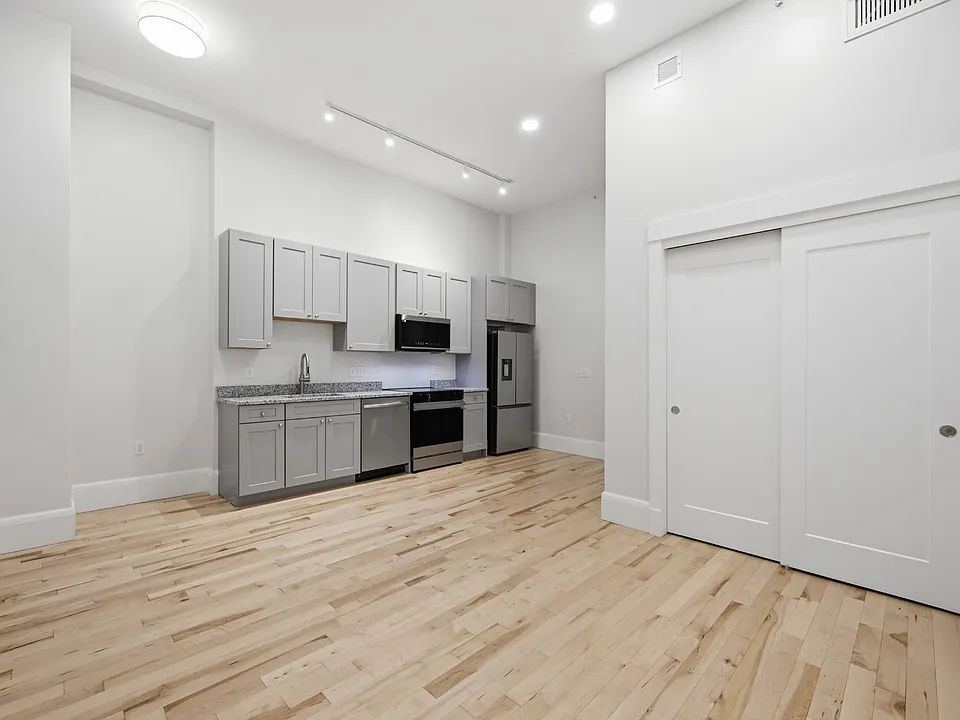 130 N Pearl St #202