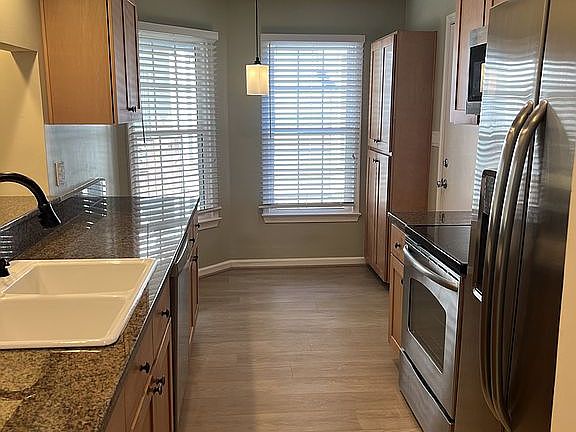 Eat-in Kitchen