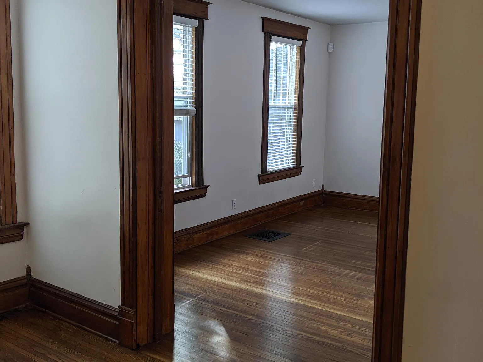 3612 Forest Ave — Photo 4