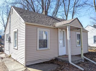 929 Evans Ave, Machesney Park, IL 61115