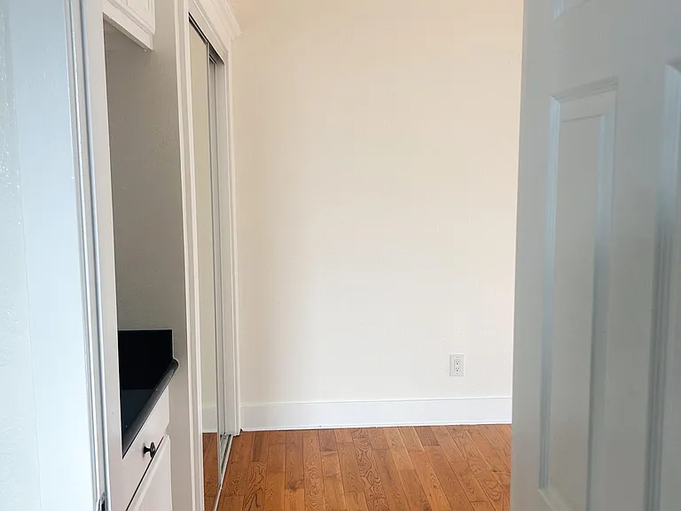 4440 Burns Ave #11 — Photo 17