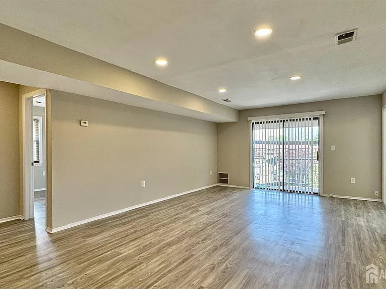 1511 Raspberry Ct — Photo 2